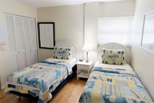 Siesta Key – Crescent Arms – Beautiful Beach Front Gulf View 302-N