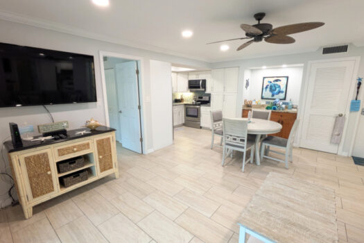 Siesta Key Beach Condo, 2Br/2Ba, Beautiful Views From All Rooms! 303-S