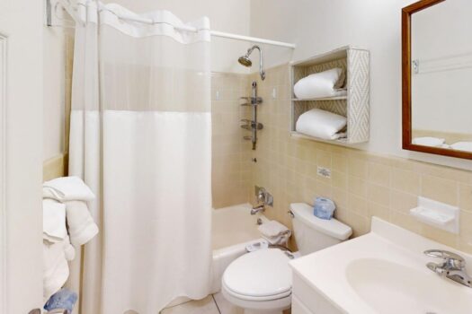 Siesta Key – Sea Crest #24 – 1Br/1Ba, Steps To Our White Sand Beach