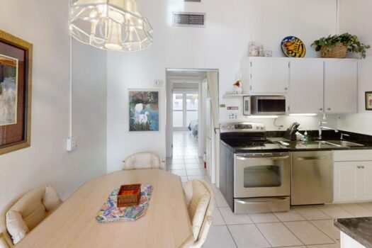 Siesta Key – Sea Crest #24 – 1Br/1Ba, Steps To Our White Sand Beach