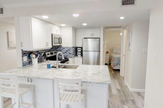 Siesta Key – Midnight Cove – Beach/Pool Side Condo 211