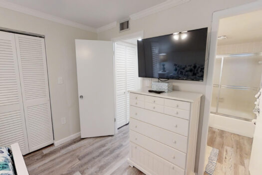 Siesta Key – Midnight Cove – Beach/Pool Side Condo 211