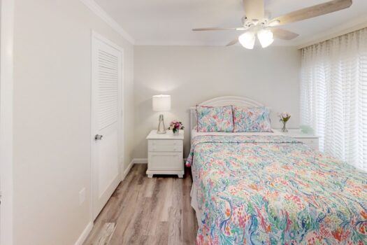 Siesta Key – Midnight Cove – Beach/Pool Side Condo 211
